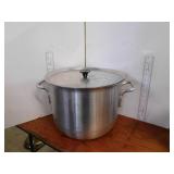 STAINLESS STEEL POT WITH LID