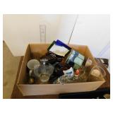BOX LOT - ONION SOUP BOWLS, GLASS, NIC NAC