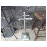 BATHROOM TISSUE HOLDER   24'H