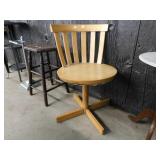 SWIVEL CHAIR