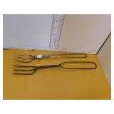2 BBQ FORKS