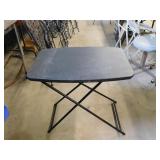 FOLDING TABLE
