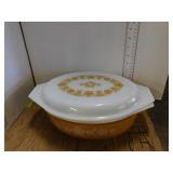 PYREX OVAL BAKING DISH WITH LID