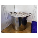 STAINLESS STEEL POT WITH LID
