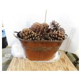 CHRISTMAS TUB WITH PINE CONES