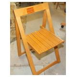 Folding wood chair