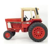 Vintage Ertl IH 1586 Tractor