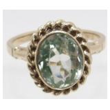 10K Yellow Gold and Peridot Ring - 2.57 grams