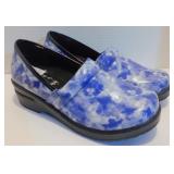New (Size 8W) Women
