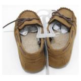 1 Pair of Youth Size 1 Slippers