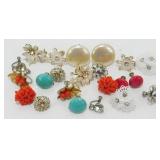 11 Vintage Pairs of Screwback Earrings (1 Set