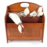 * Magazine Rack with Table