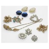 Vintage Jewelry - 5 Brooches, Necklace and