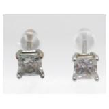 Sterling Silver Pierced Earrings - 0.58 Grams