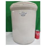 Large 8 Gallon stoneware crock has lid. Lid fits