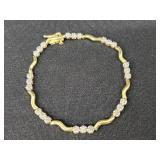 10 K gold tennis bracelet. 8 trios of stone chips