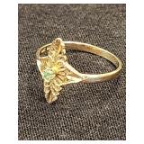 10 K gold ring with emerald stone. Estate