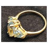 10 K goldvring with 3 Topaz stones.  Estate