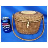 Vintage Nantucket basket purse.    K