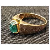 14K gold ring with emerald stone.   Estate