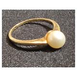 14K Gold Ring with Solitaire Pearl look at