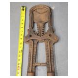 Antique Cattle Dehorner .  Improve Keystone made