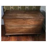 Dovetail blanket chest bunt feet anf glove till.