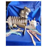 Vintage wood Easter basket stans, Rabbit cake