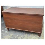 Walnut blanket chest,  dovetailed,  turned feet