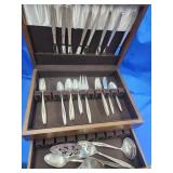 International silverplate flatware "Laural Mist"