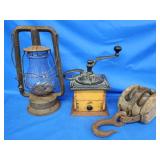 Monarch kerosene lantern,  dovetail case coffee