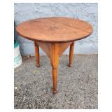 Tavern table , 25' dia. round top , 3 turned l