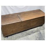 Early Pine Primitive Wood Box , small bun turned