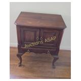 Pennsylvania House Nightstand w/Brass Drawer Pulls