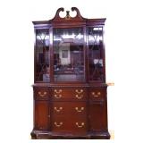 Vintage 1 piece mahogany china cabinet see photos