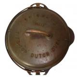 Griswold No 8 cast iron dutch oven w/ lid