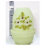 Fenton custard fairy lamp w/ white daisies