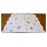 Vintage estate quilt w/ pastel flowers