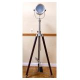 Tripod floor lamp