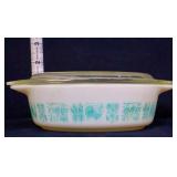 Vntg Pyrex 471 butterprint dish w/ lid