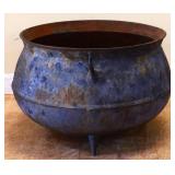 Vntg 17.5in wide cast iron wash pot