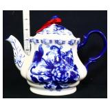 Blue/white transfer teapot