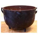Vntg 16.5in wide cast iron wash pot