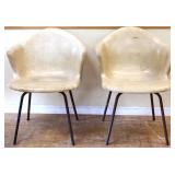 Pair vntg mouled fiberglass chairs see pics