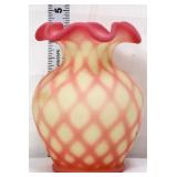 Fenton 4in burmese diamond optic vase