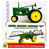 Die cast 1/16 2006 TN FFA John Deere tractor w box
