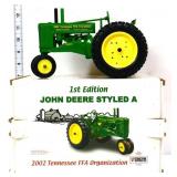 Die cast 1/16 2002 TN FFA John Deere tractor w box