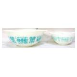 Lot of 2 vintage Pyrex butterprint mixing bowls