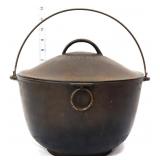 Vntg Wagner cast iron bean pot with lid