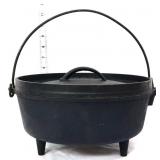 Cast iron Lodge footed dutch oven